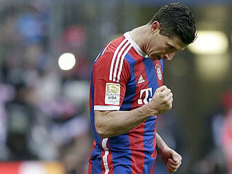 WATCH: Lewandowski and Candrev...